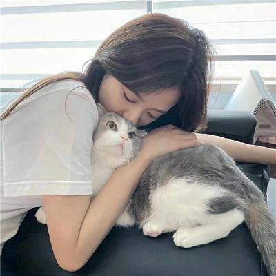 带剑女孩